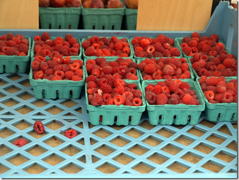 farmers market raspberries 