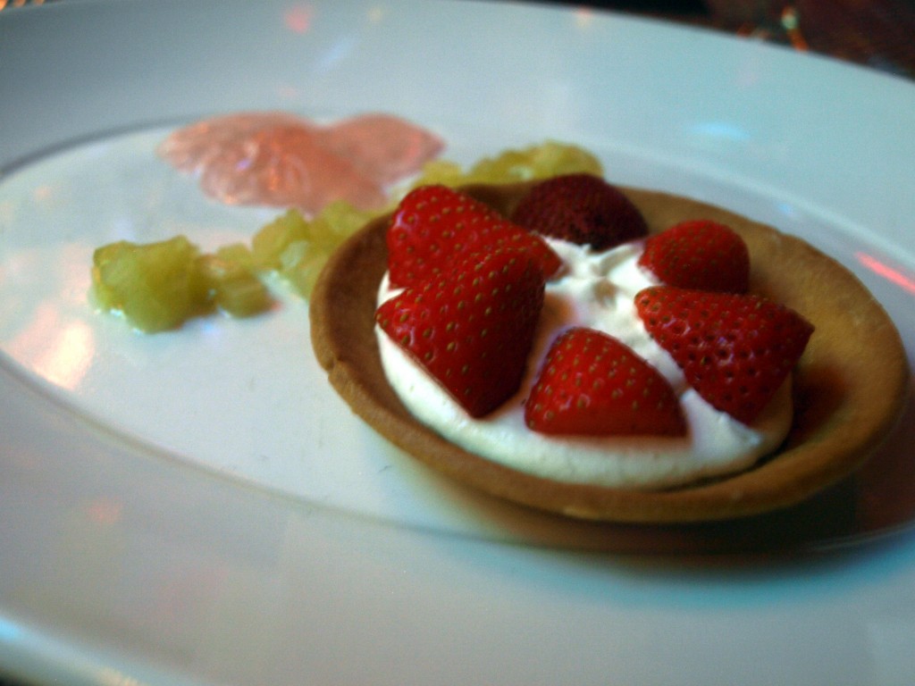 strawberry creme fraiche tart